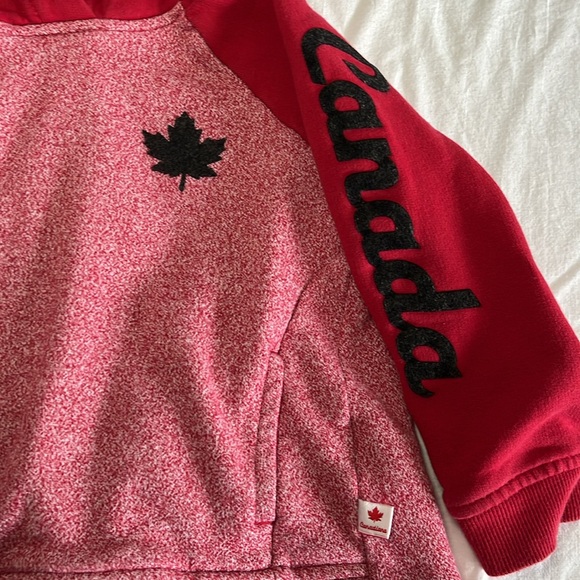 3T Canada hoodie - Picture 2 of 3